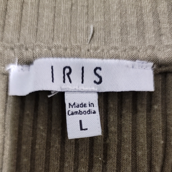 Olive Green Ribbed Button-Up Tank Top - Picture 2 of 4